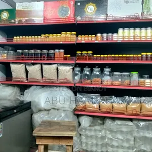 দোকানের শেলফ এবং র‍্যাক
