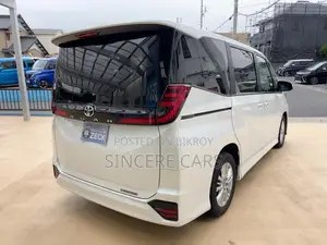 টয়োটা নোয়া ২০২২ পার্ল