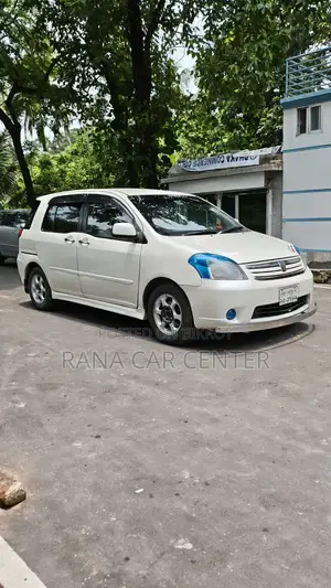 টয়োটা রাউম ২০০৪ পার্ল