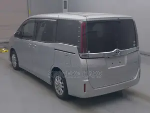 Toyota Noah 2021 Silver