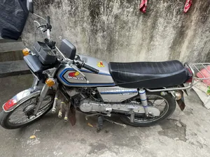 হোন্ডা ১৯৯০ সিলভার