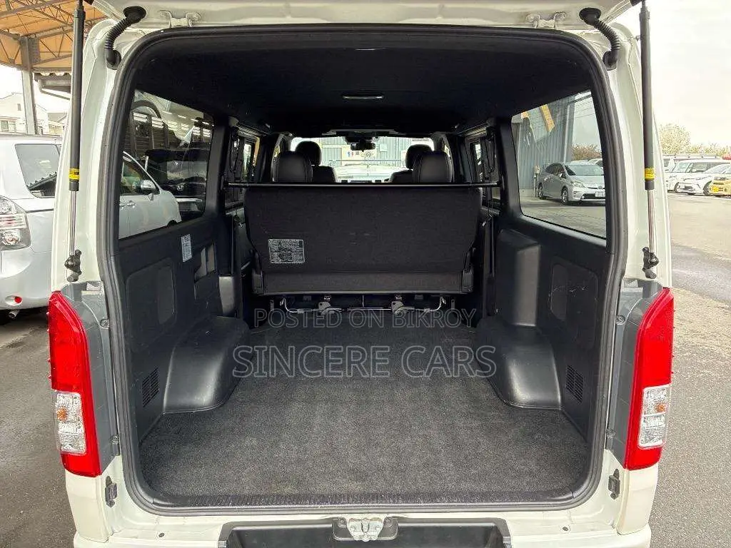 Toyota HiAce 2022 Pearl
