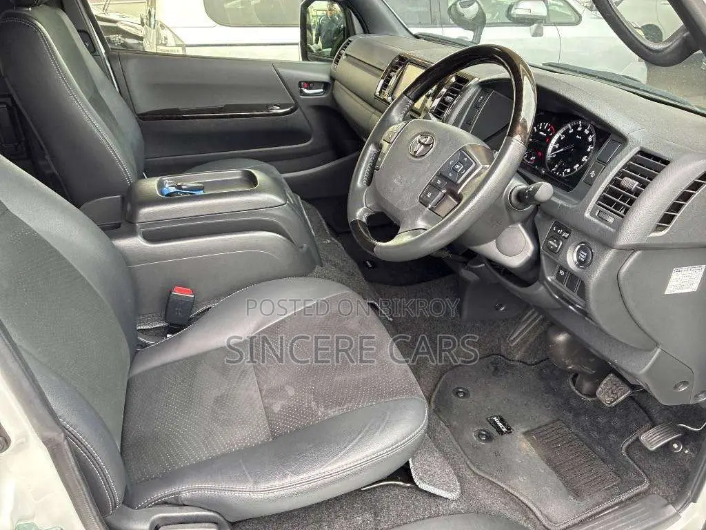 Toyota HiAce 2022 Pearl