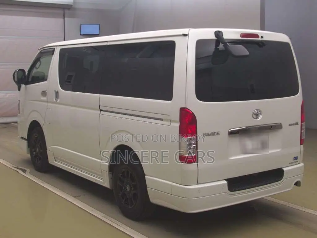 Toyota HiAce 2022 Pearl