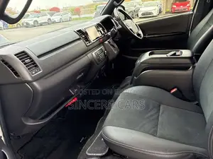 Toyota HiAce 2022 Pearl