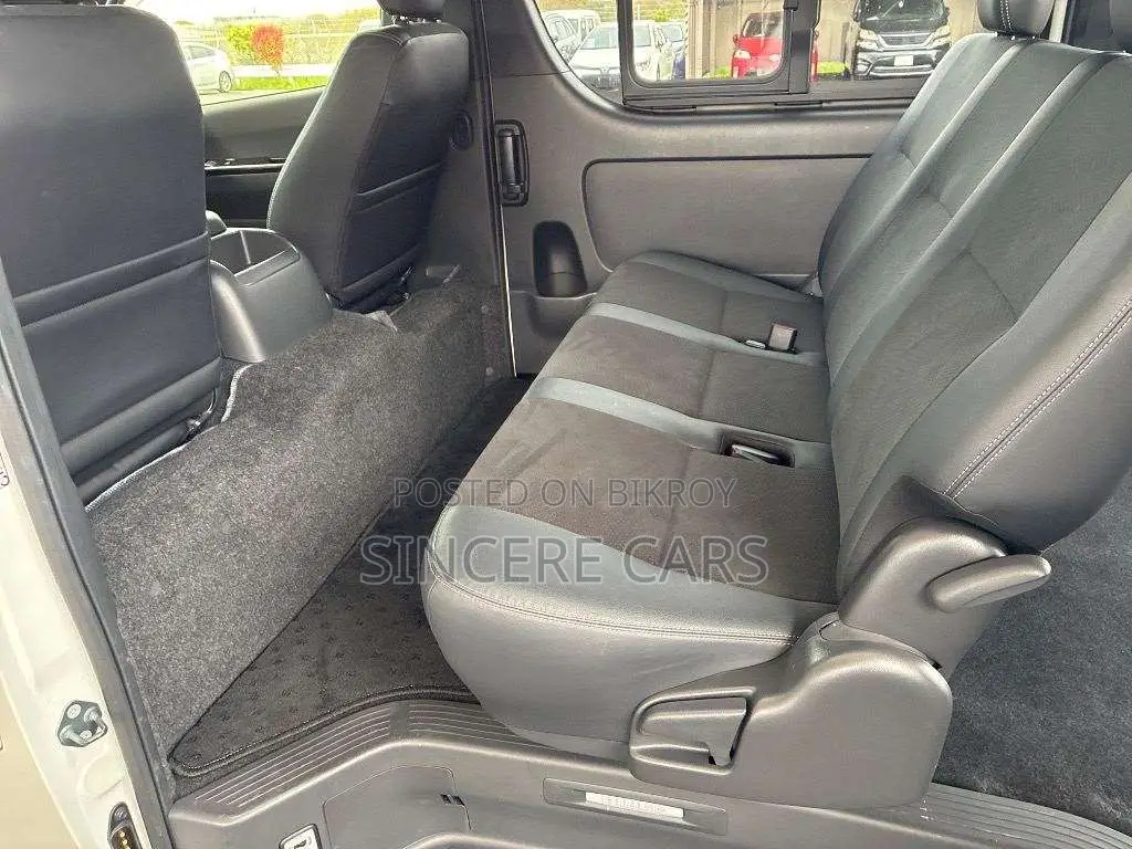 Toyota HiAce 2022 Pearl