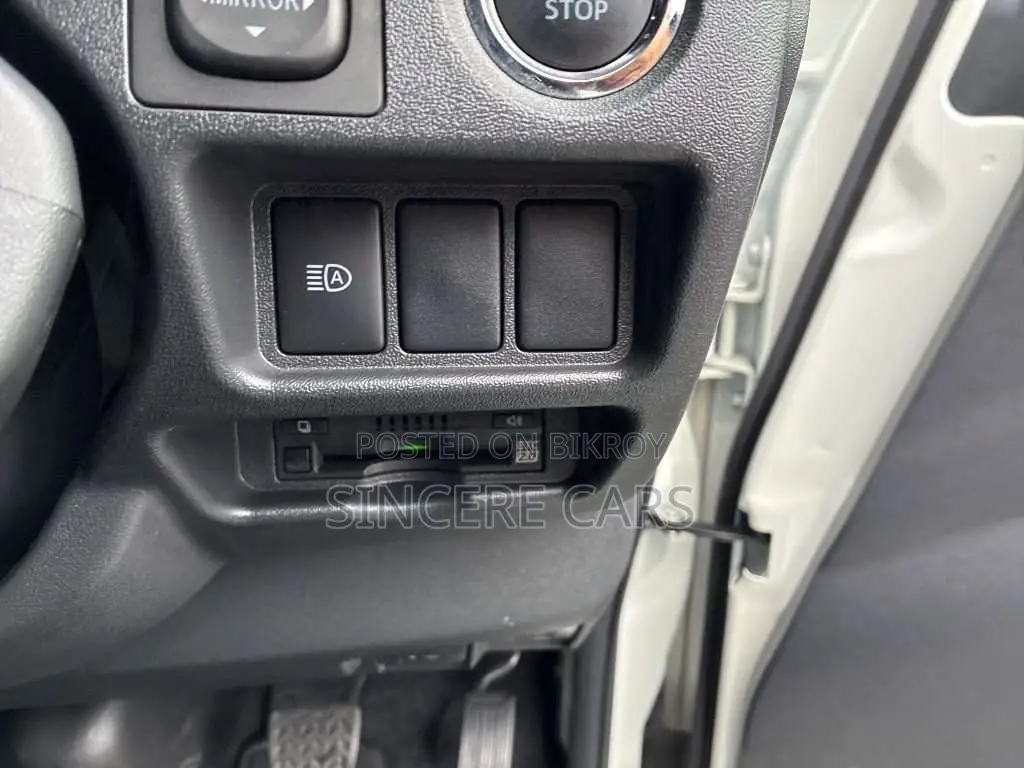 Toyota HiAce 2022 Pearl