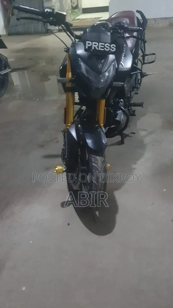 New Hero Thriller 160R 4V 2025 Black
