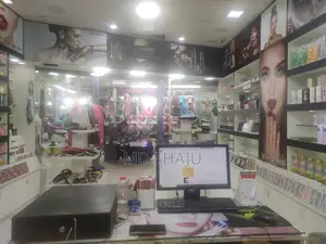 Stern Plaza shop for rent