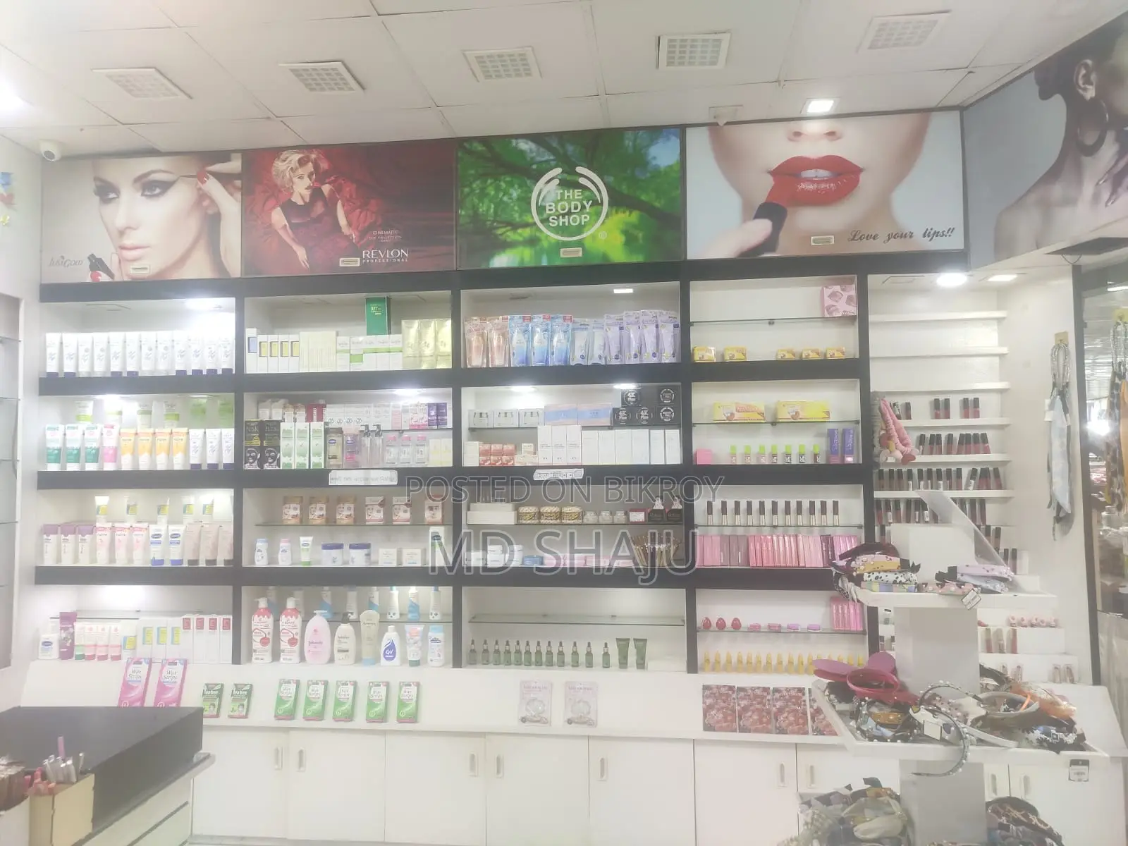 Stern Plaza shop for rent