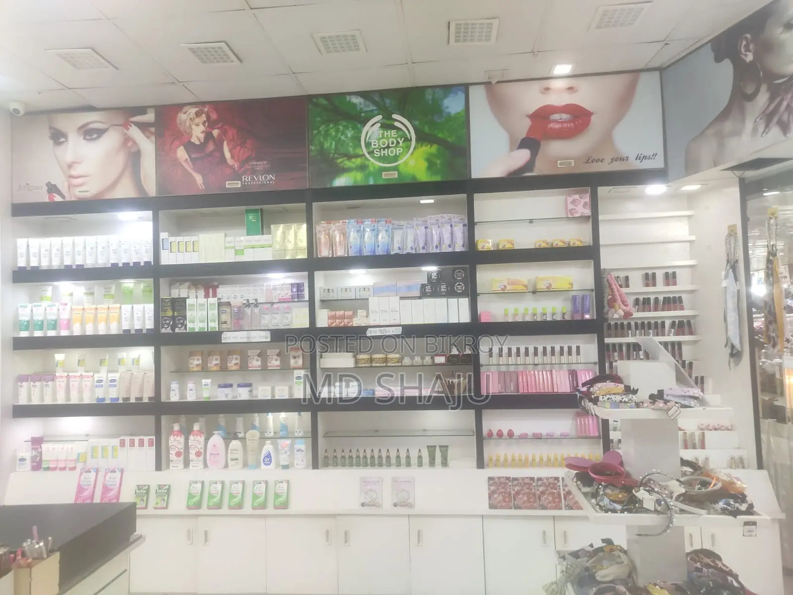 Stern Plaza shop for rent