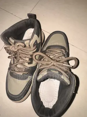 Shoe