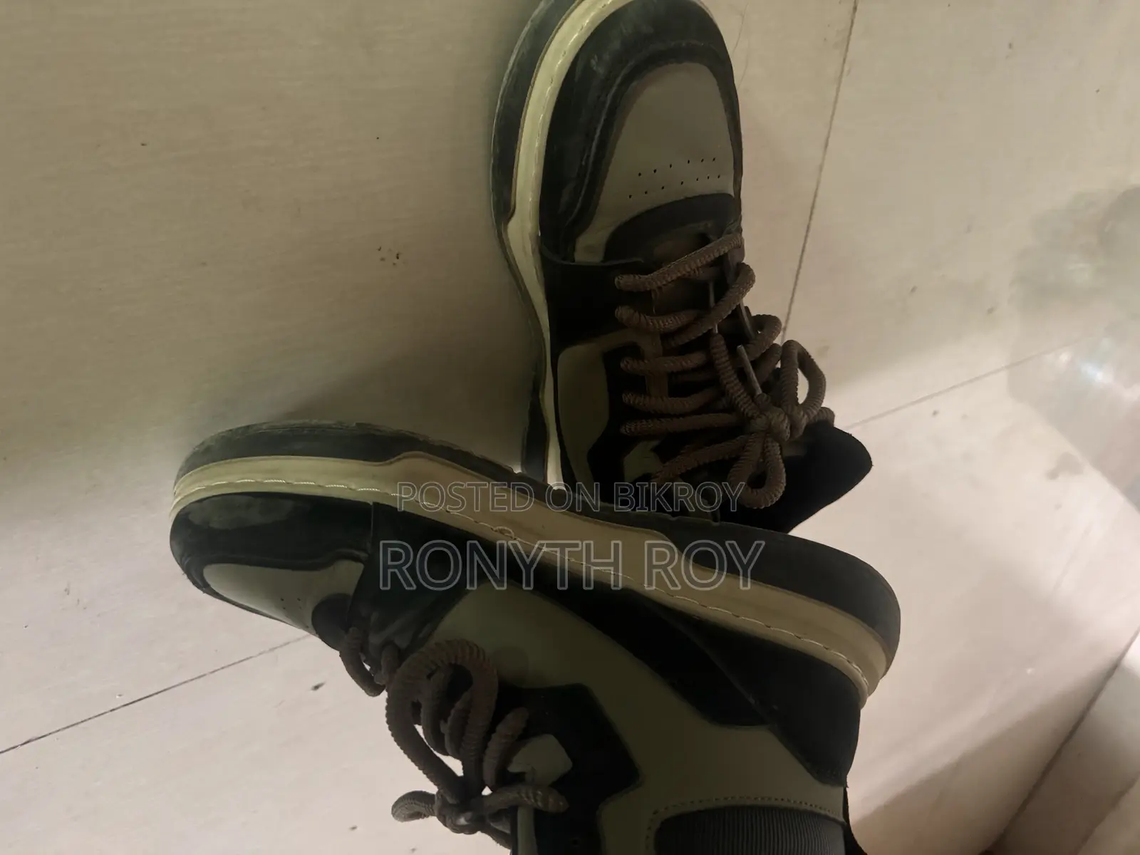 Shoe