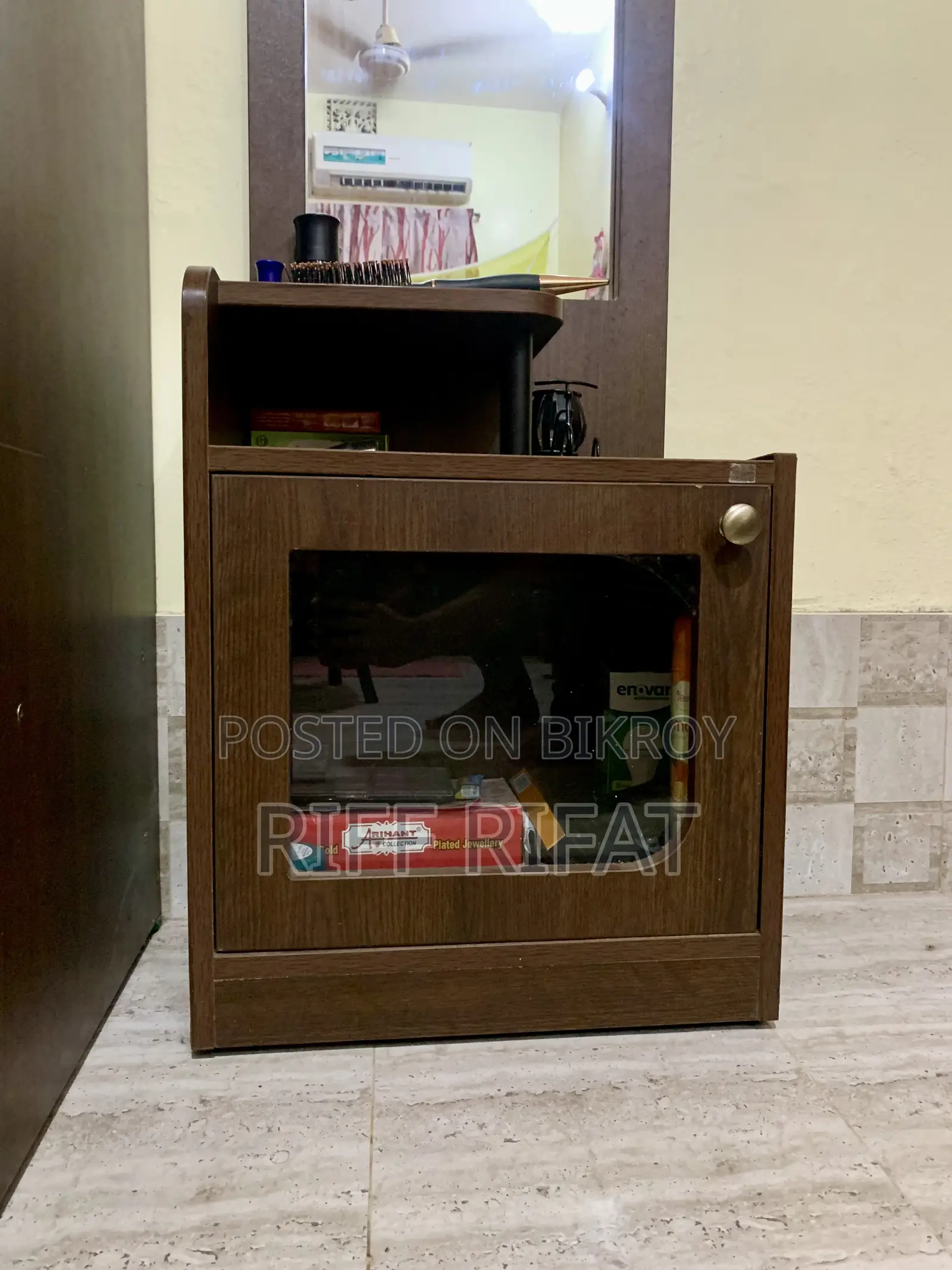 Regal Dressing Table