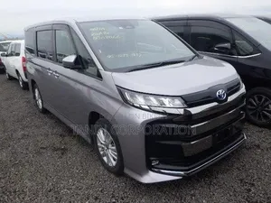 Toyota Noah 2022 Silver