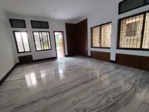 গুলশানে ৪০০০-বর্গফুট লেক ভিউ অফিস স্পেস ভাড়া