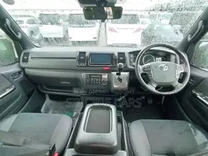 Toyota HiAce 2021 Pearl