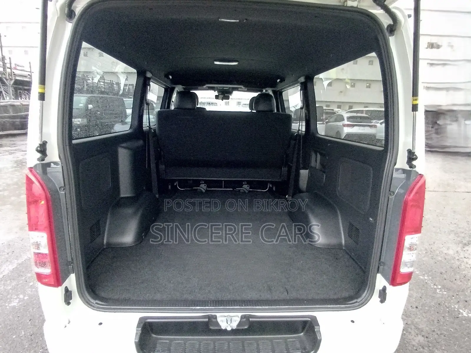Toyota HiAce 2021 Pearl