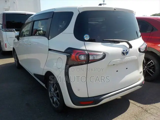 Toyota Sienta 1.5 Hybrid FWD 2021 Pearl
