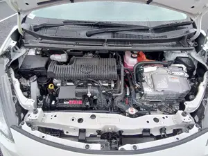 Toyota Sienta 1.5 Hybrid FWD 2021 Pearl