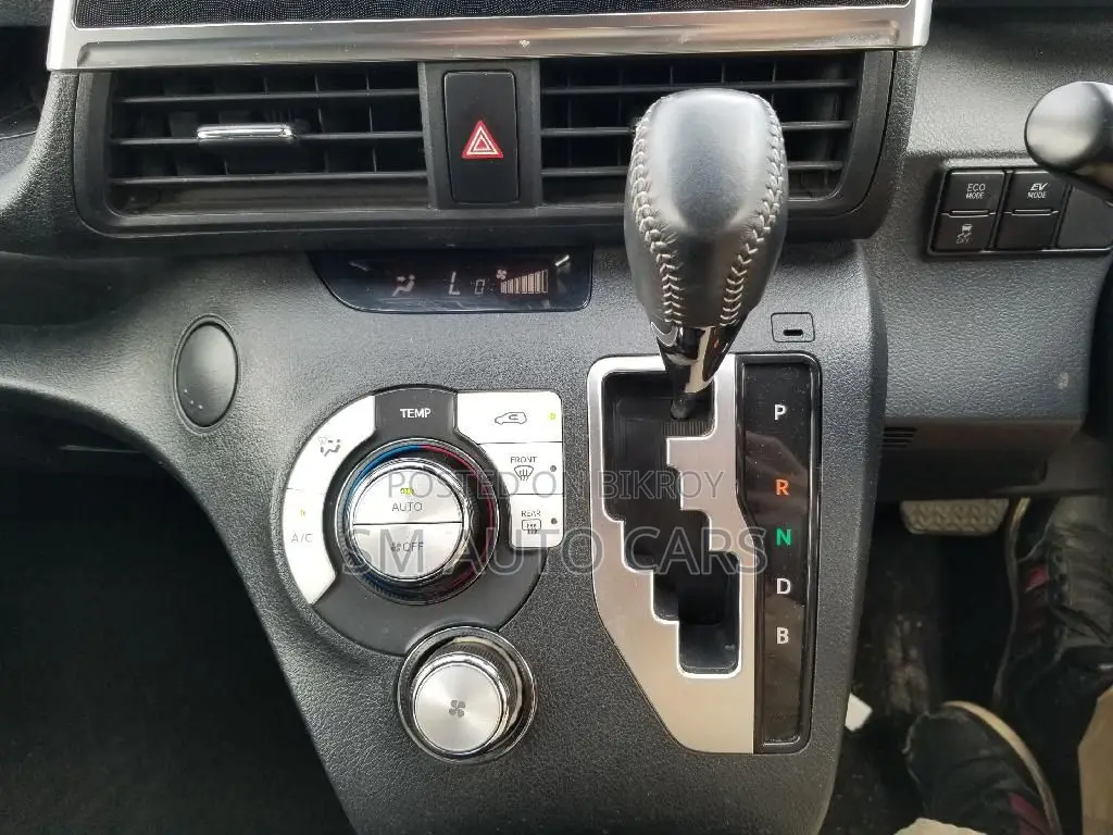 Toyota Sienta 1.5 Hybrid FWD 2021 Pearl