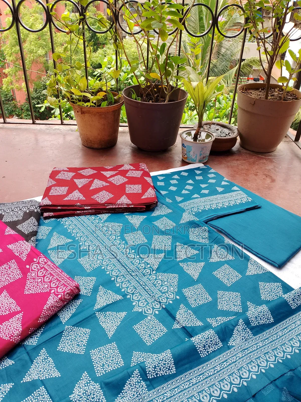 মহিলাদের জন্য সুতি থ্রি-পিস