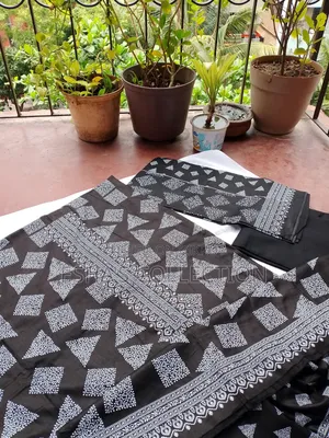 মহিলাদের জন্য সুতি থ্রি-পিস