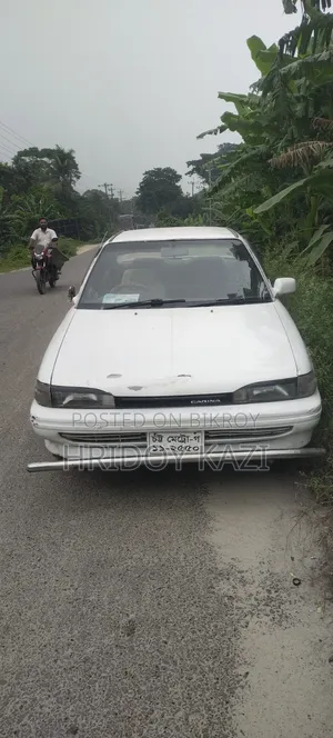 টয়োটা করিনা ১৯৯০