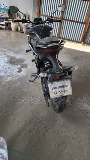 সুজুকি জিক্সার ২৫০ ২০২৬ ব্ল্যাক