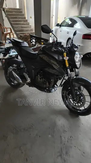 সুজুকি জিক্সার ২৫০ ২০২৬ ব্ল্যাক