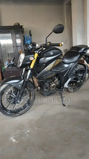 সুজুকি জিক্সার ২৫০ ২০২৬ ব্ল্যাক