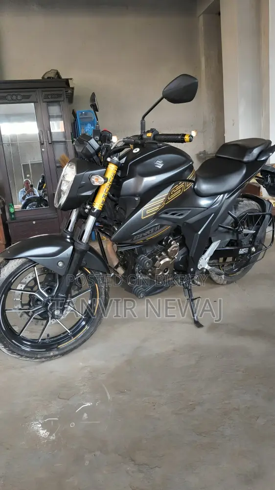 সুজুকি জিক্সার ২৫০ ২০২৬ ব্ল্যাক