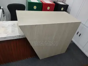 অফিসের রিসিপশন এর দুইটি নতুন টেবিল বিক্রয় করা হইবে