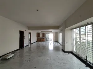 গুলশান-২ এ চমৎকার ২২০০ বর্গফুটের অফিস ভাড়া