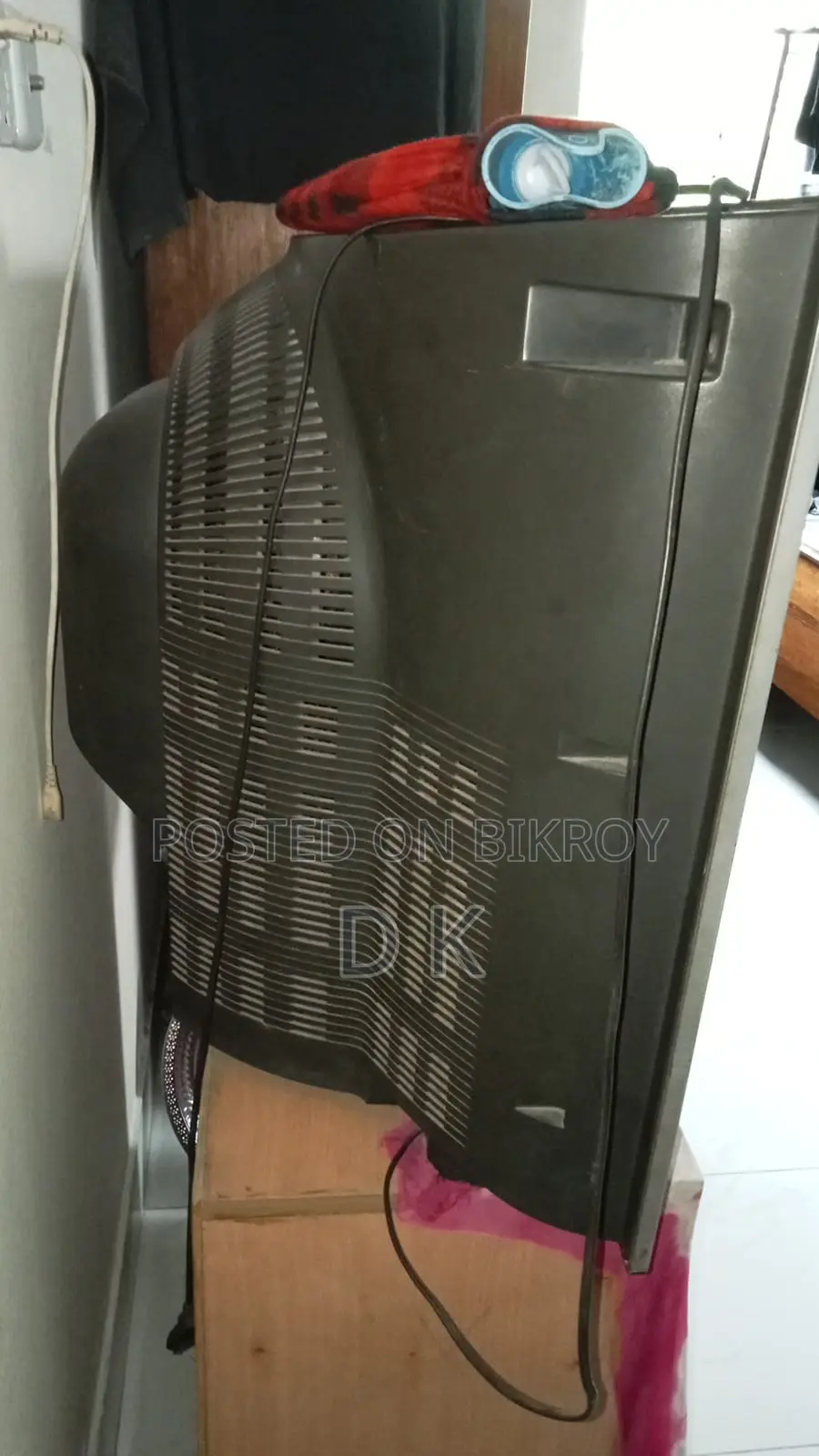 LG TV (CRT Monitor) 32-inch