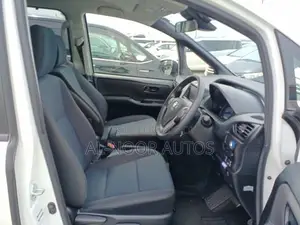 Toyota Noah 2021 Pearl