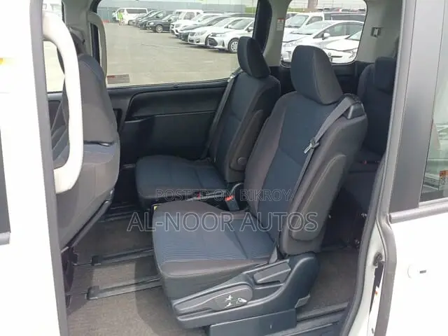 Toyota Noah 2021 Pearl