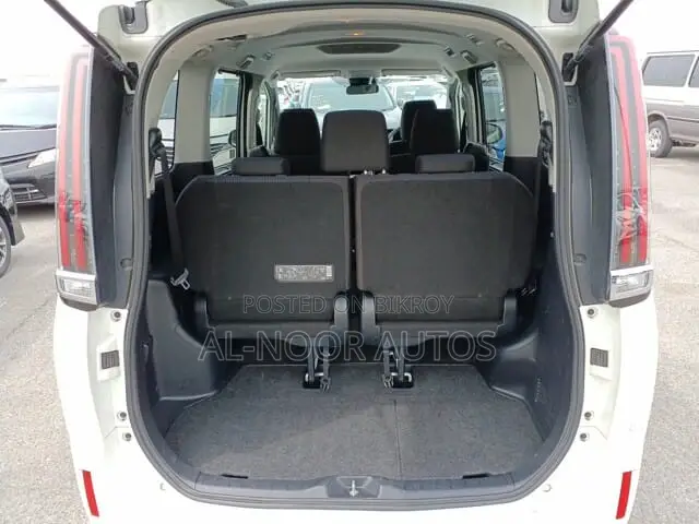 Toyota Noah 2021 Pearl