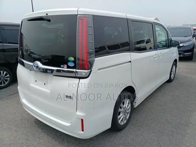 Toyota Noah 2021 Pearl