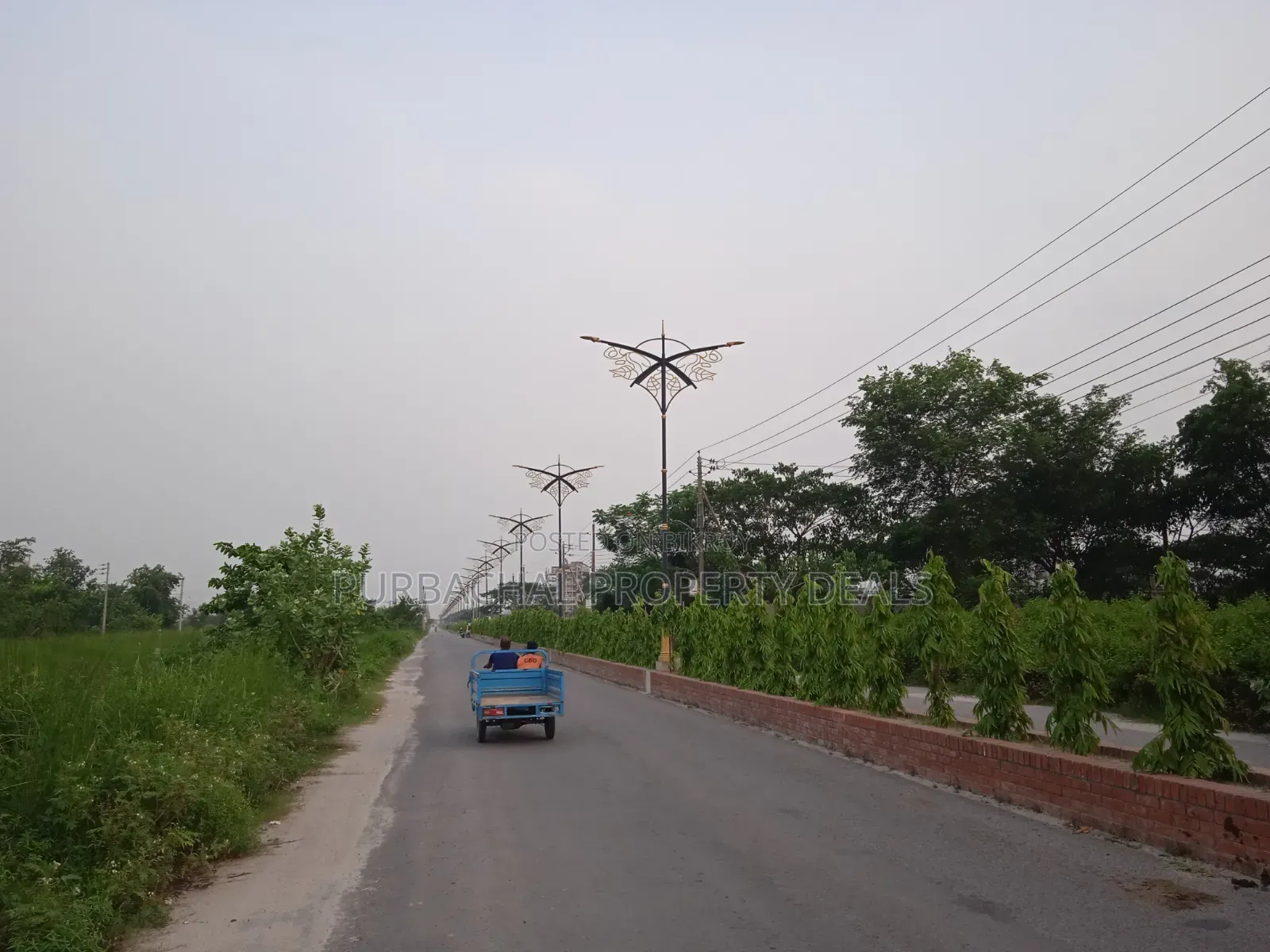 বসুন্ধরা R/a ব্লক-P এ ২১.৬০ কাঠার লেক-ভিউ কর্নার প্লট বিক্রয়