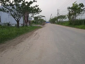 বসুন্ধরা R/a ব্লক-P এ ২১.৬০ কাঠার লেক-ভিউ কর্নার প্লট বিক্রয়