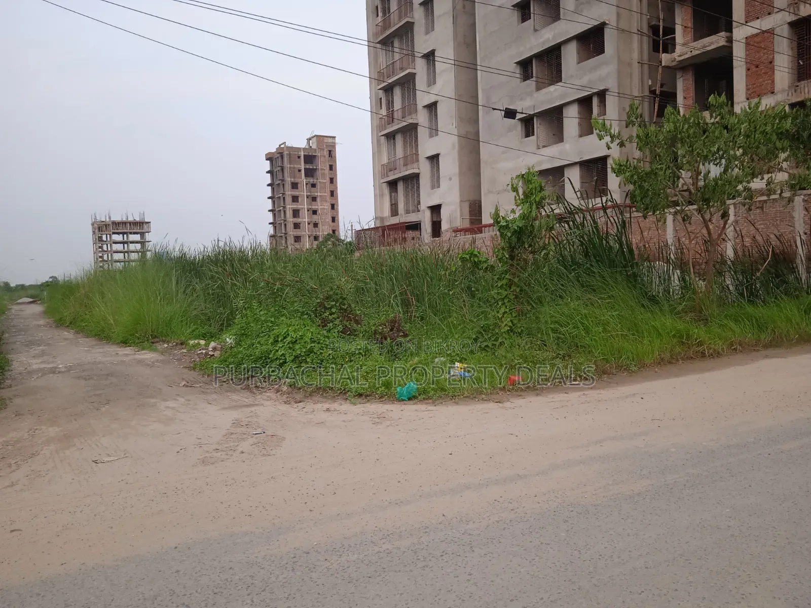 বসুন্ধরা R/a ব্লক-P এ ২১.৬০ কাঠার লেক-ভিউ কর্নার প্লট বিক্রয়