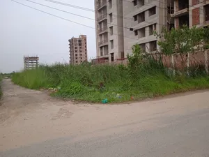 বসুন্ধরা R/a ব্লক-P এ ২১.৬০ কাঠার লেক-ভিউ কর্নার প্লট বিক্রয়
