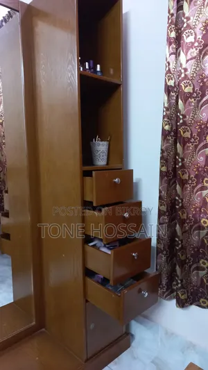 ভ্যানিটি স্ট্যান্ড/ড্রেসিং স্ট্যান্ড