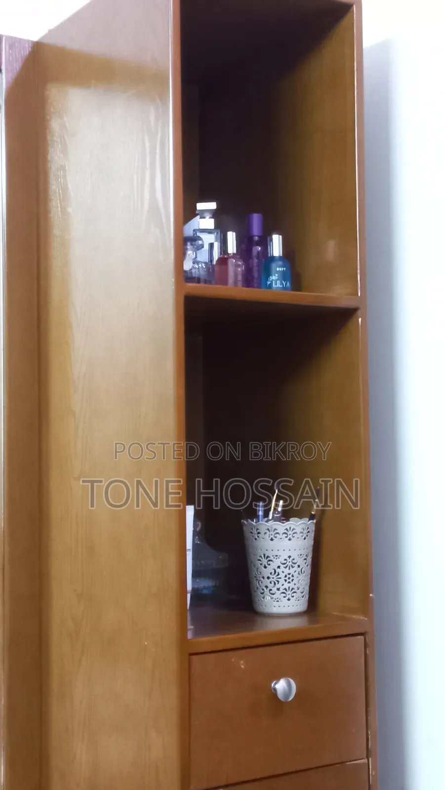 ভ্যানিটি স্ট্যান্ড/ড্রেসিং স্ট্যান্ড