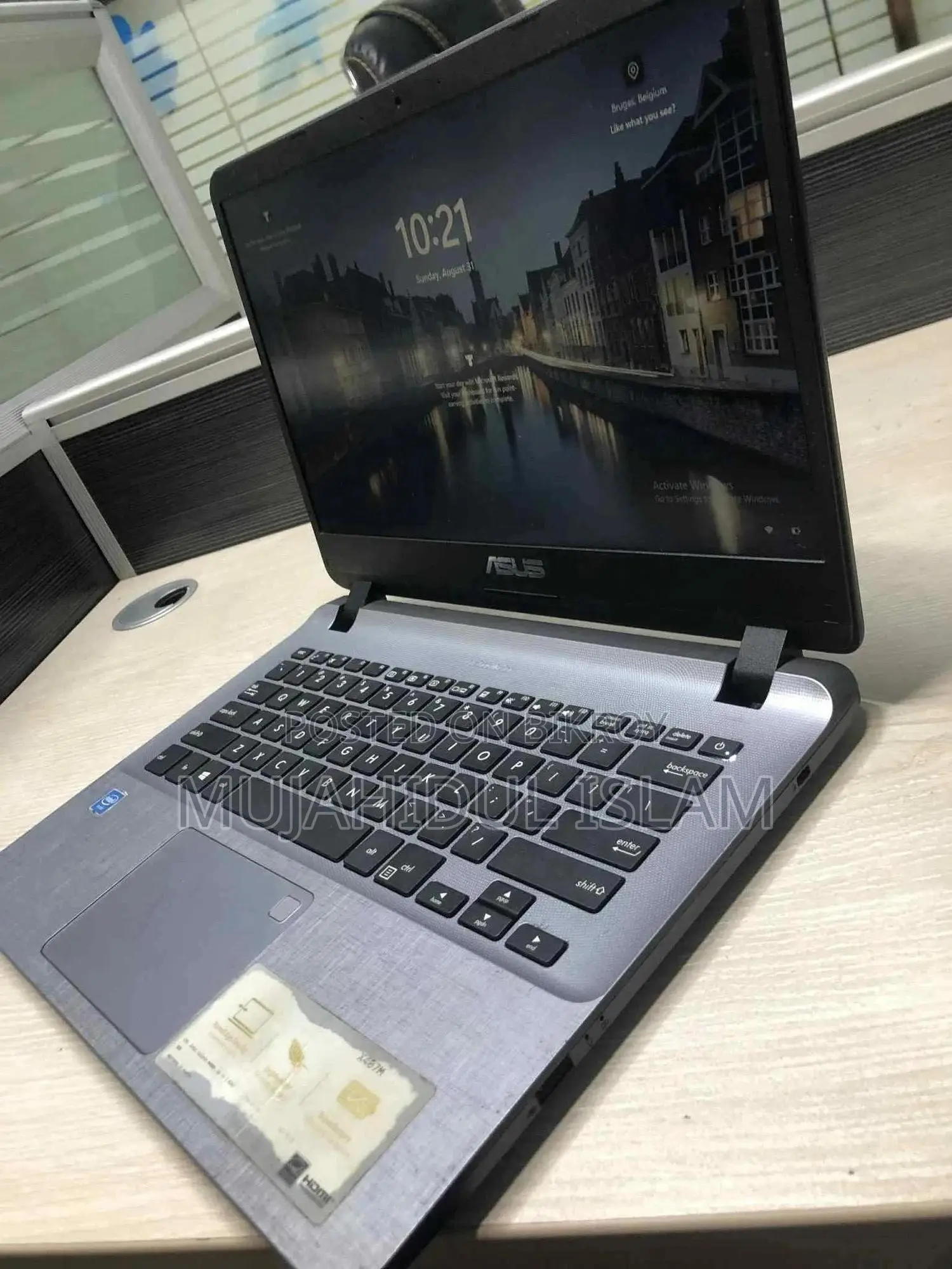 Laptop Asus VivoBook X540SA 4GB Intel Celeron HDD+SSD 500GB