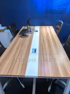 টেবিল এবং ২টি চেয়ার