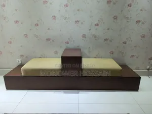 এটি প্রায় নতুন ডিভান