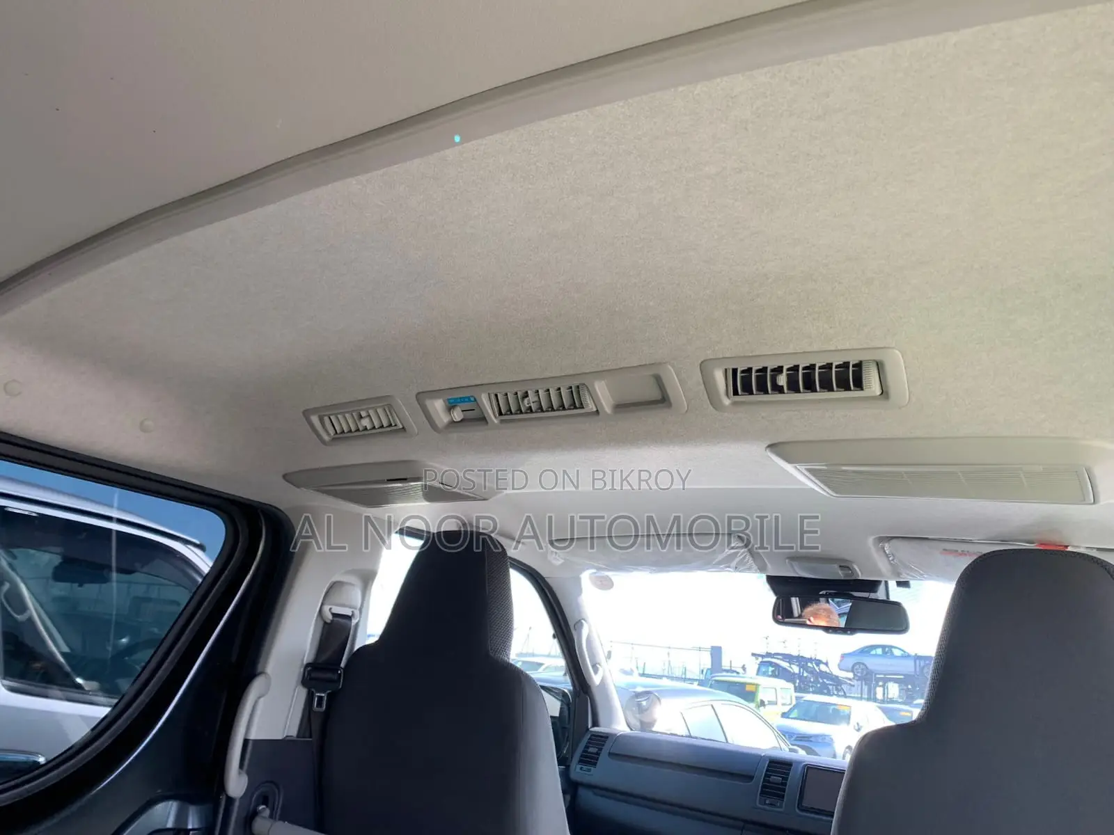 Toyota HiAce 2021 Black