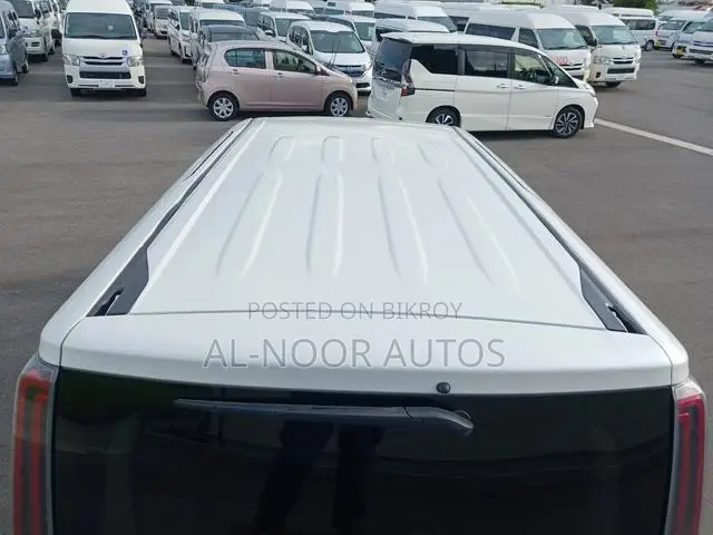 টয়োটা নোয়া ২০২১ পার্ল